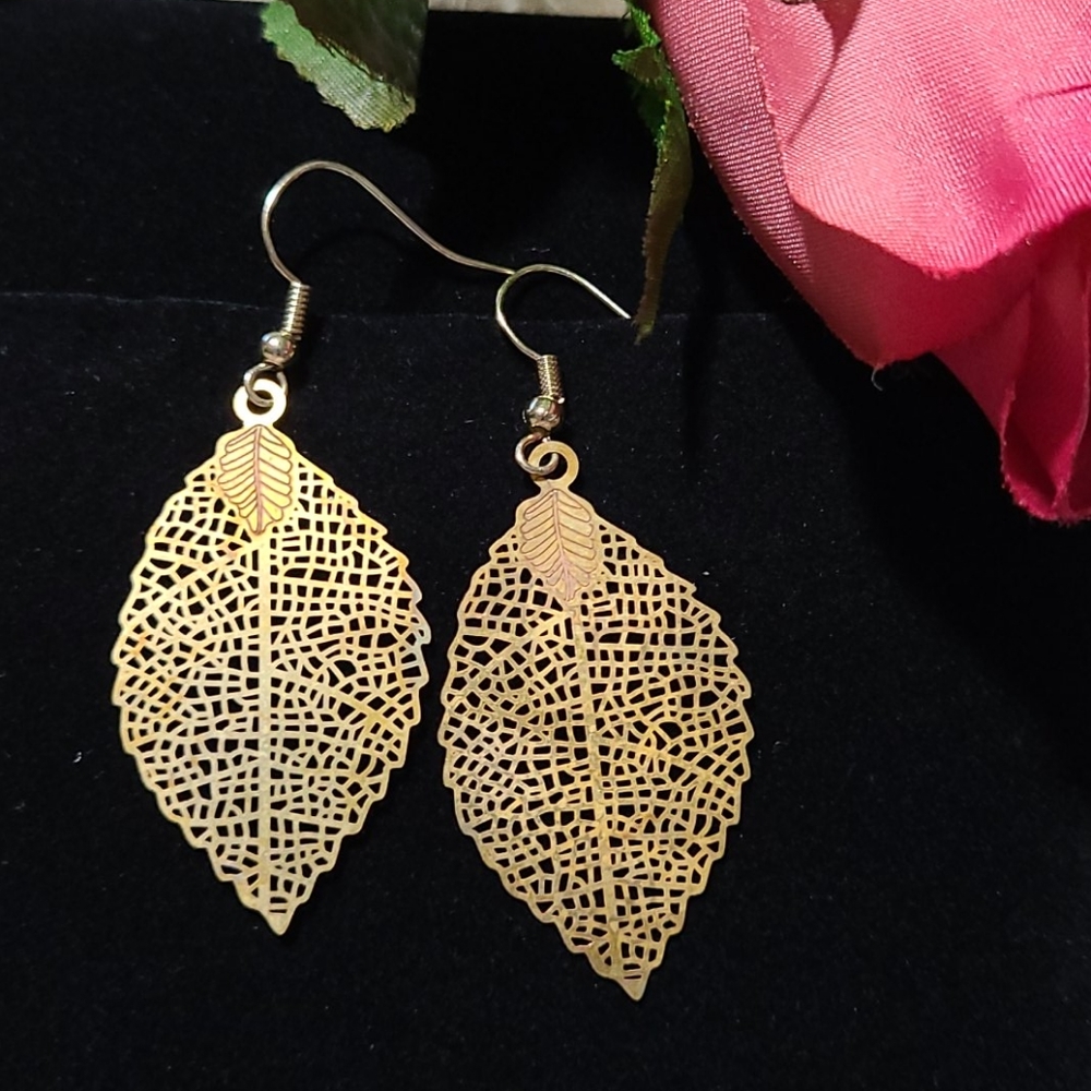 NEW Leaf Earrings Filigree Dangling Feathers Pierced Goldtone Drop Feminine Edge - Picture 2 of 7